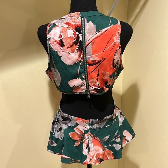 MARISSA WEBB CUT OUT V NECK FLORAL PEPLUM TOP - Picture 2 of 3